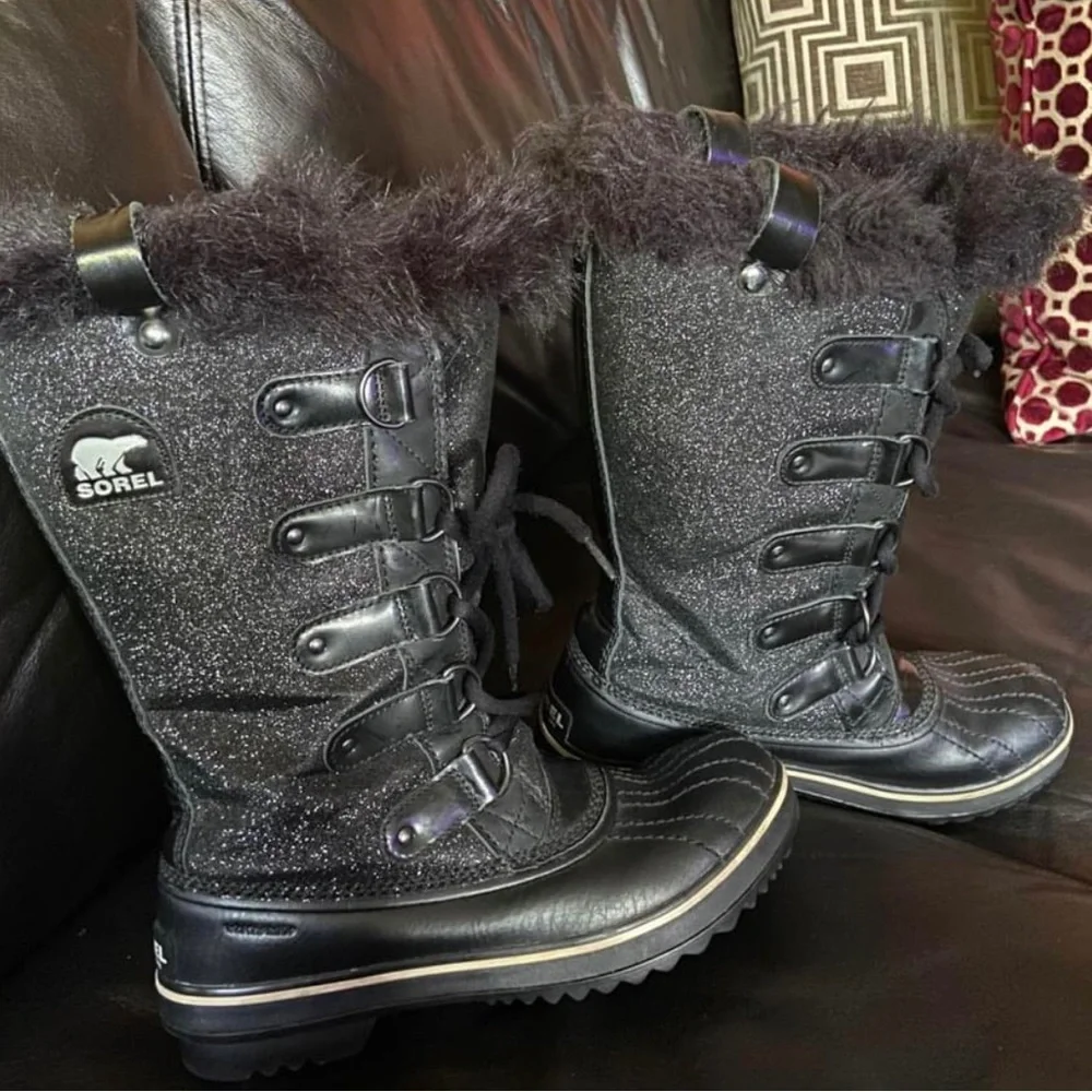 Sorel Women's Black Faux-Fur Lace-Up Winter Boots - Picture 3 of 6